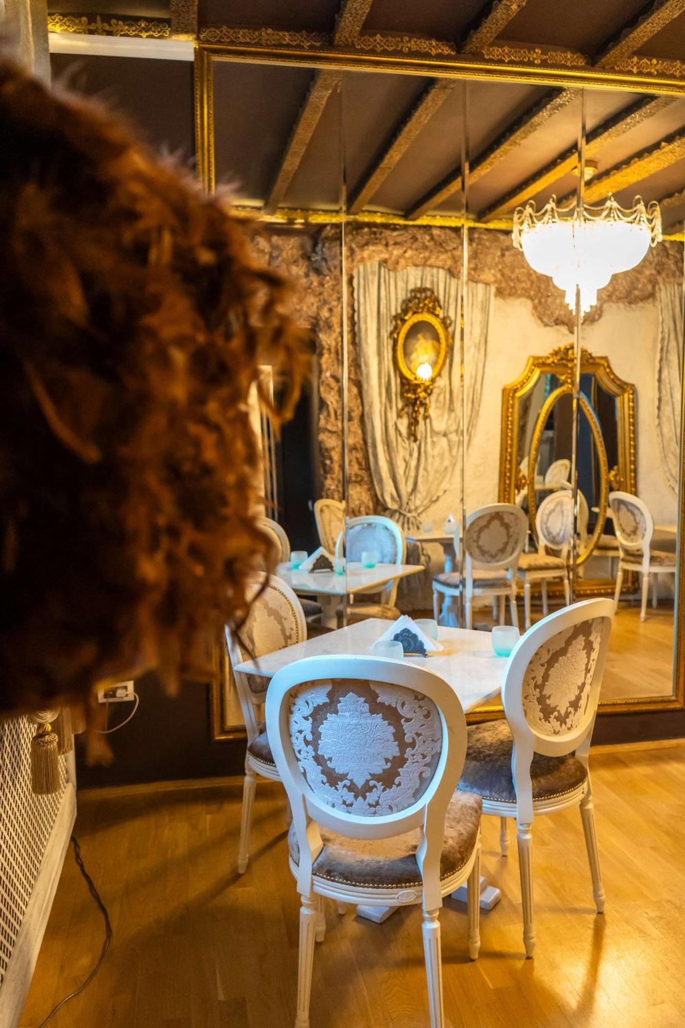 Hotel Conacul Coroanei Luxury Boutique Bucureşti