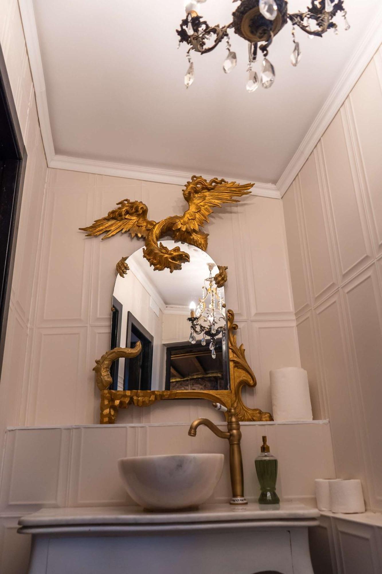 Conacul Coroanei Luxury Boutique Bucureşti
