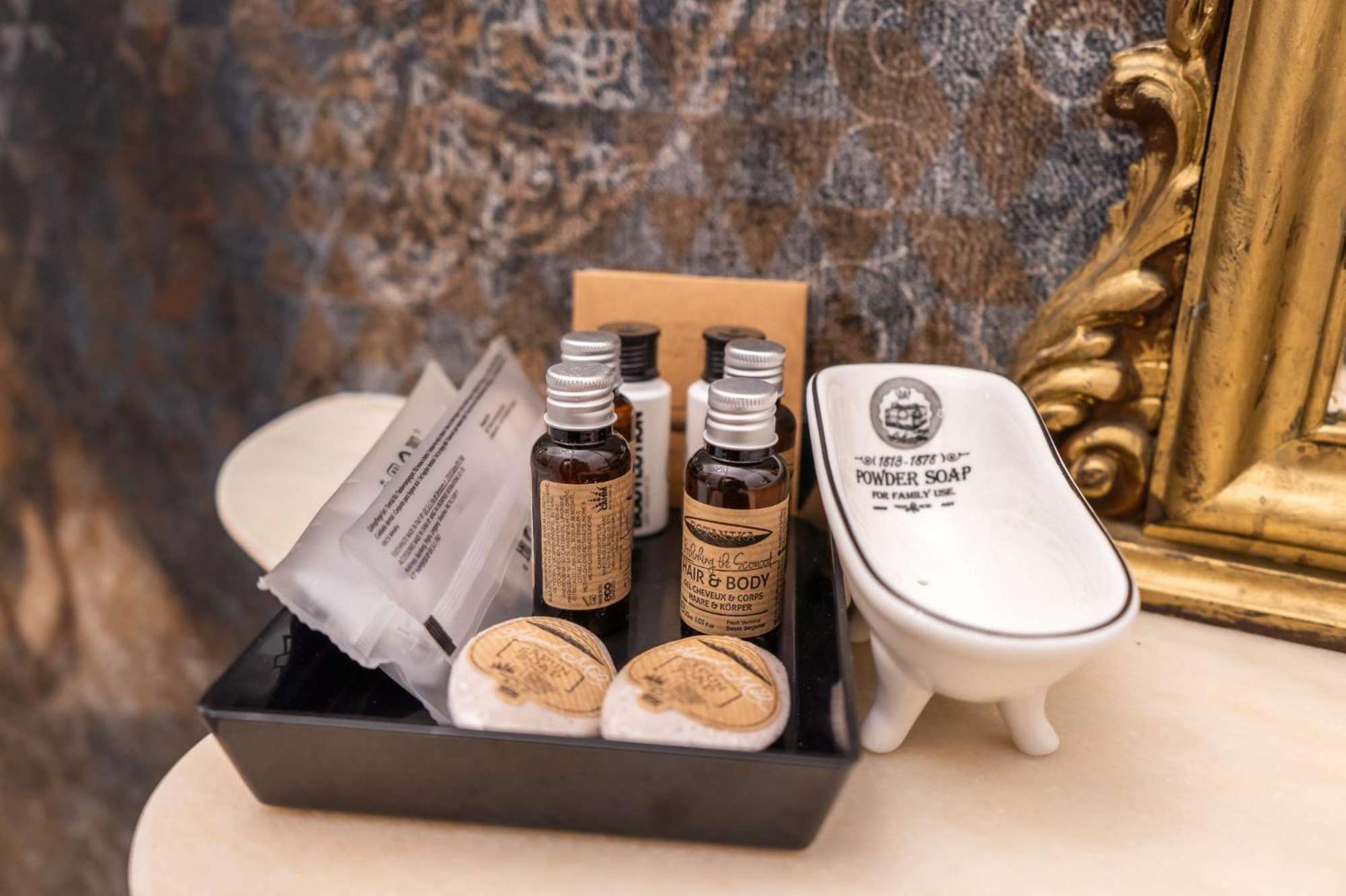 Conacul Coroanei Luxury Boutique Hotel Bucureşti