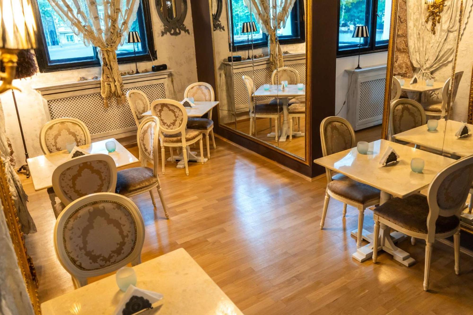 Conacul Coroanei Luxury Boutique Hotel 5*