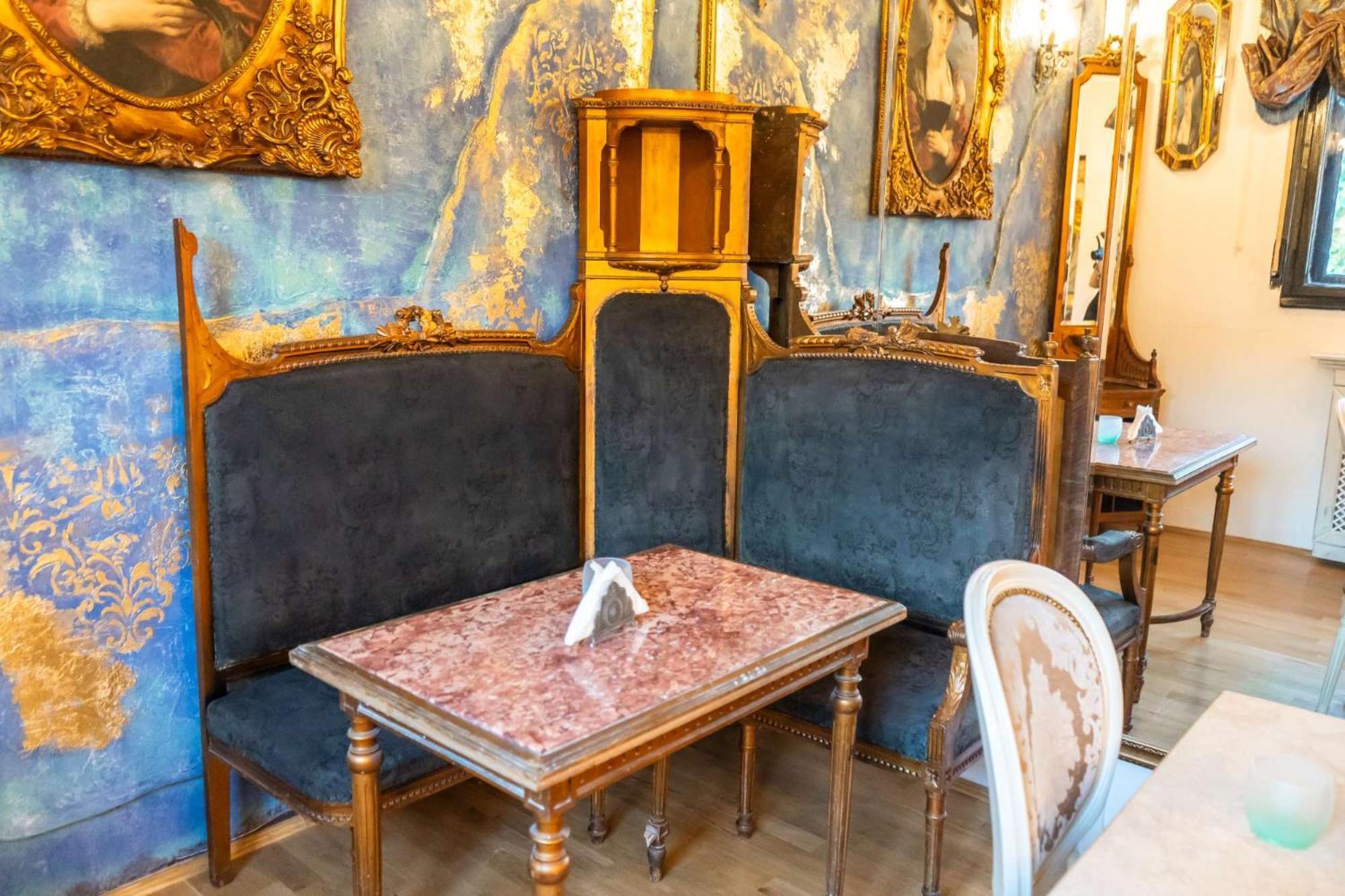 Conacul Coroanei Luxury Boutique Bucureşti
