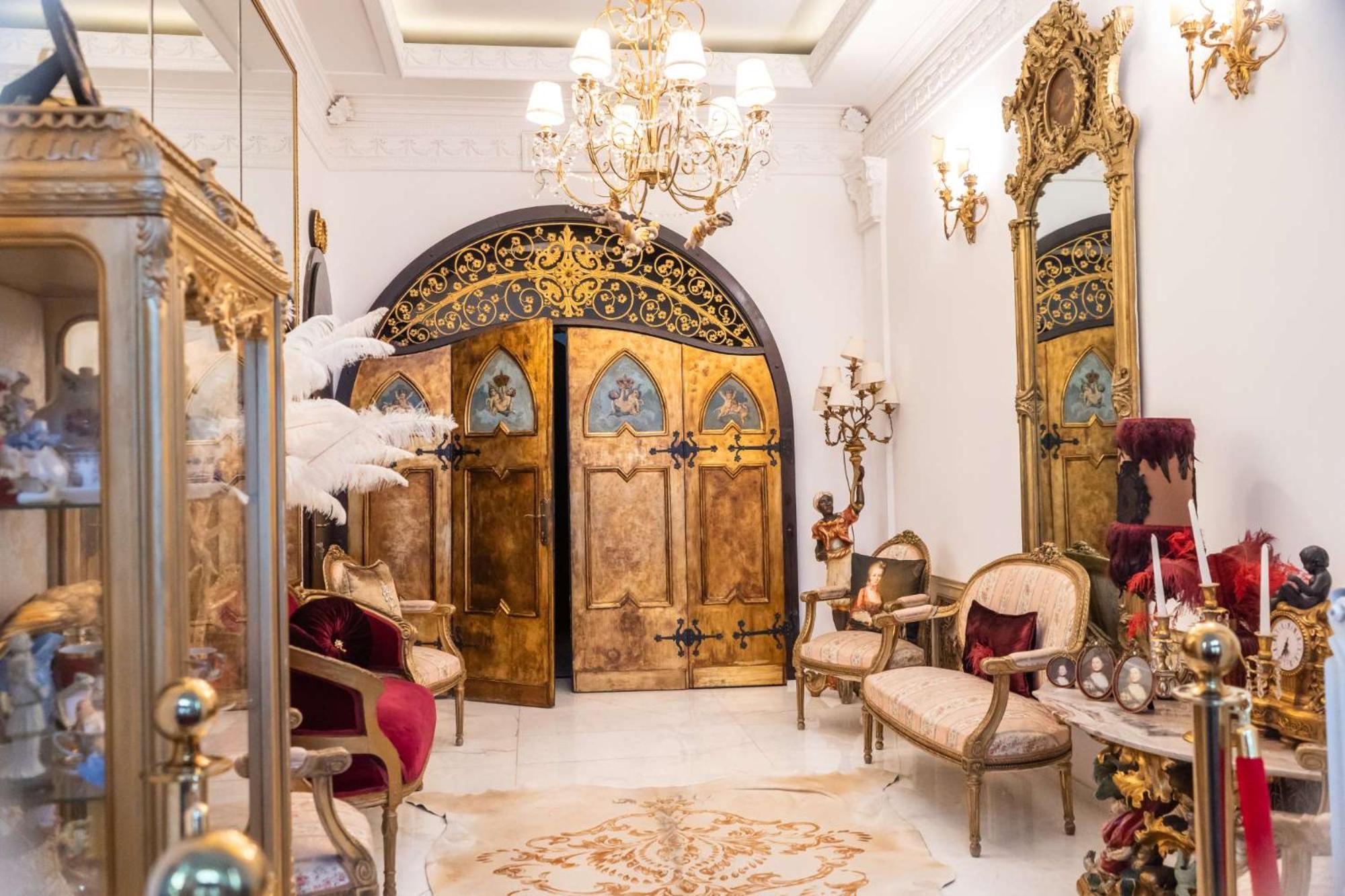 Conacul Coroanei Luxury Boutique 5* Bucureşti