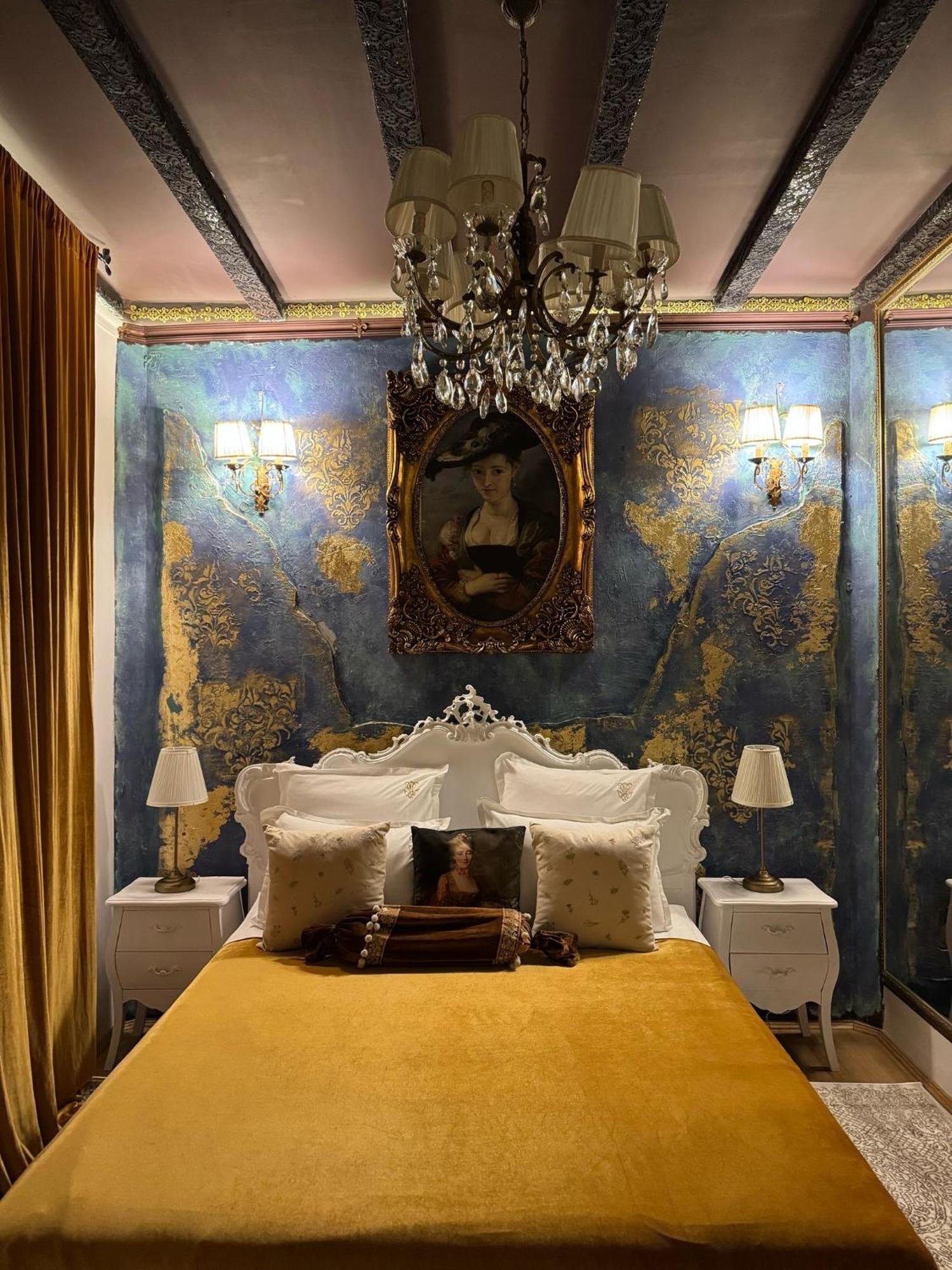 Conacul Coroanei Luxury Boutique 5* Bucureşti